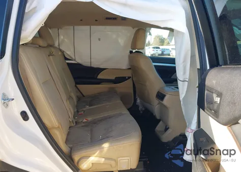 2015 Toyota Highlander Le Plus V6 z USA, uszkodzony, nr VIN 5TDBKRFH6FS140967